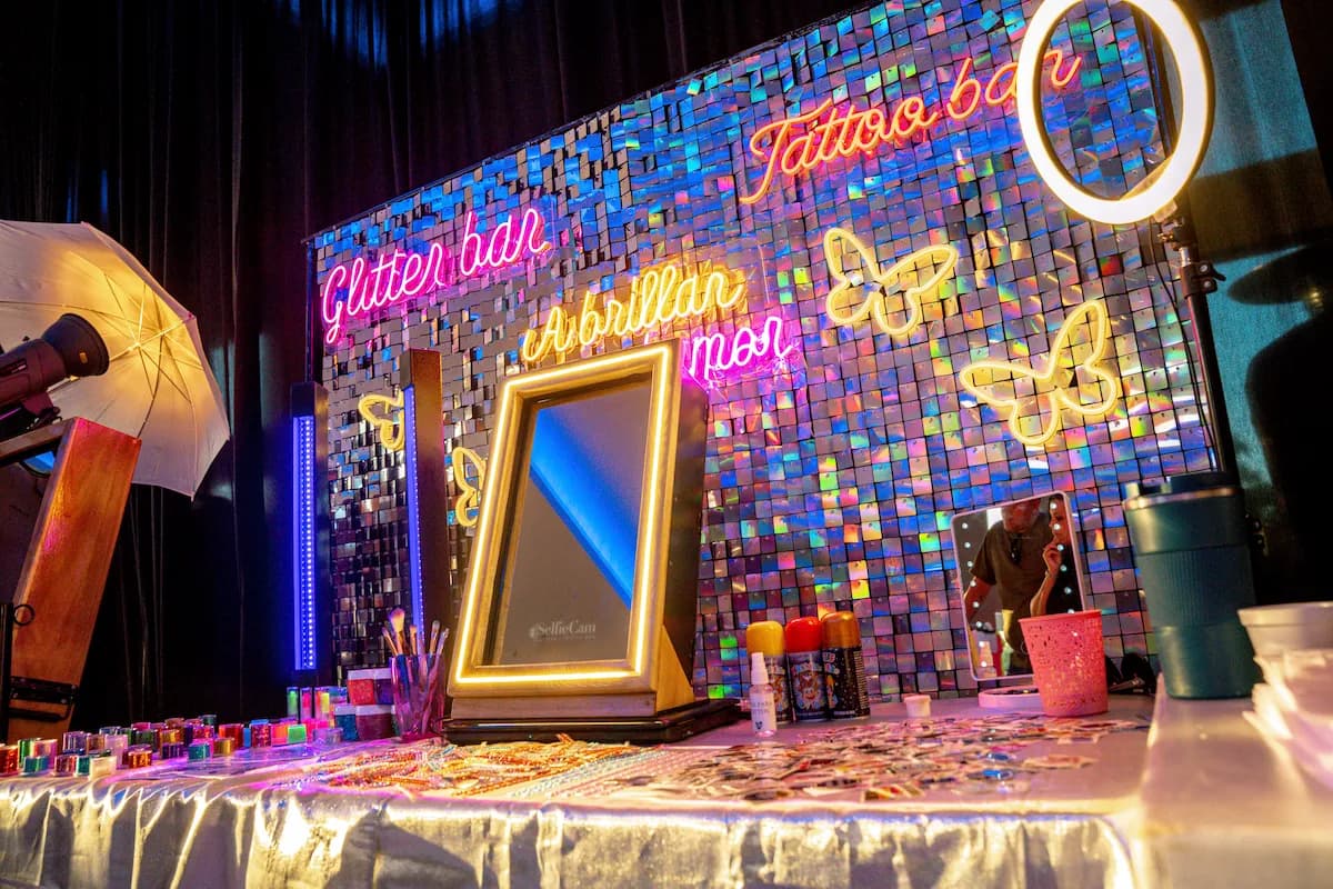 Glitter Bar & Tattoo Bar